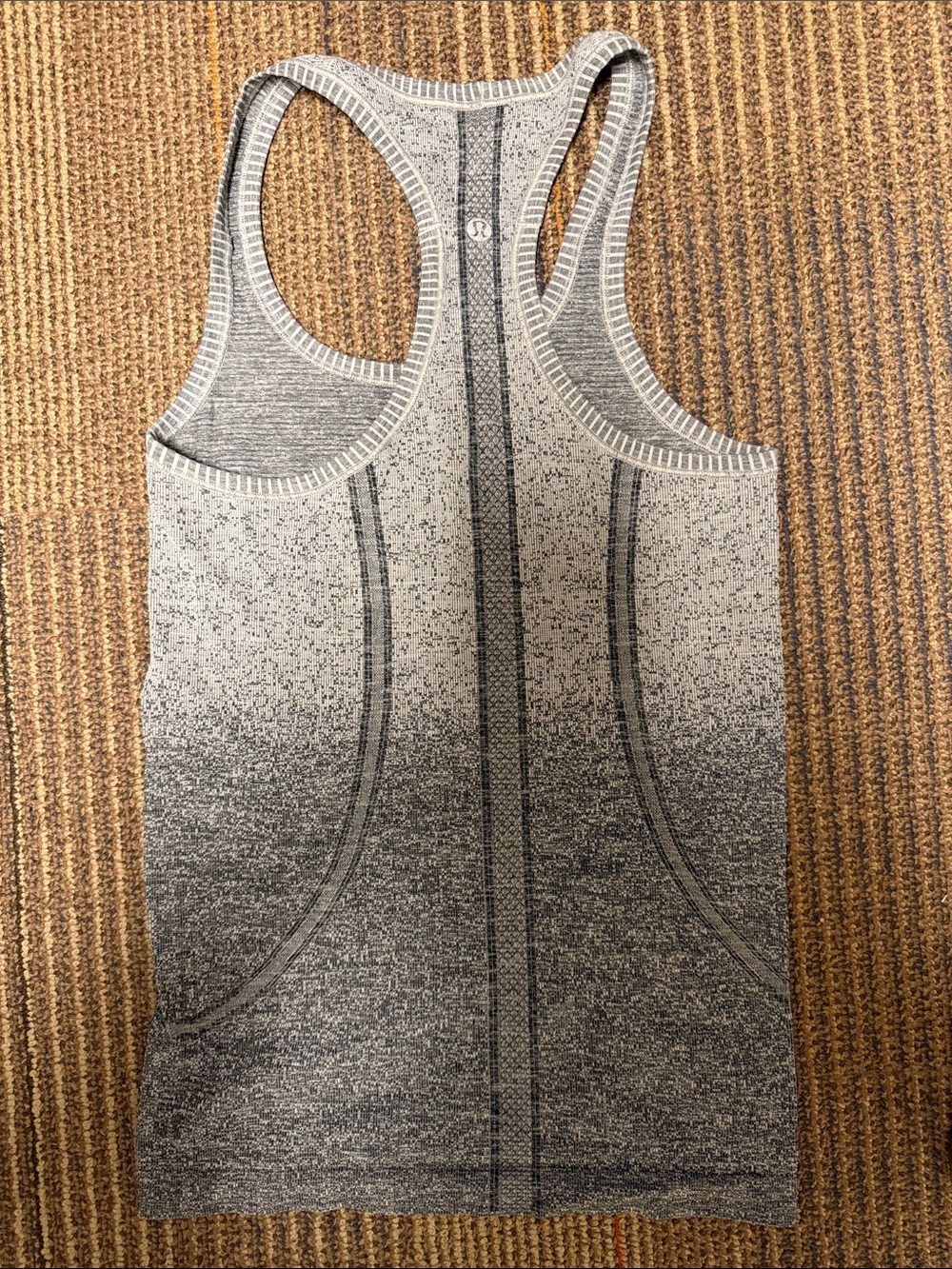 🩶🤍lululemon athletica Gray Ombre Swiftly Tech Racerback Tank Top Sz 2🤍🩶 - Picture 2 of 6